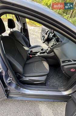 Хэтчбек Ford Focus 2015 в 