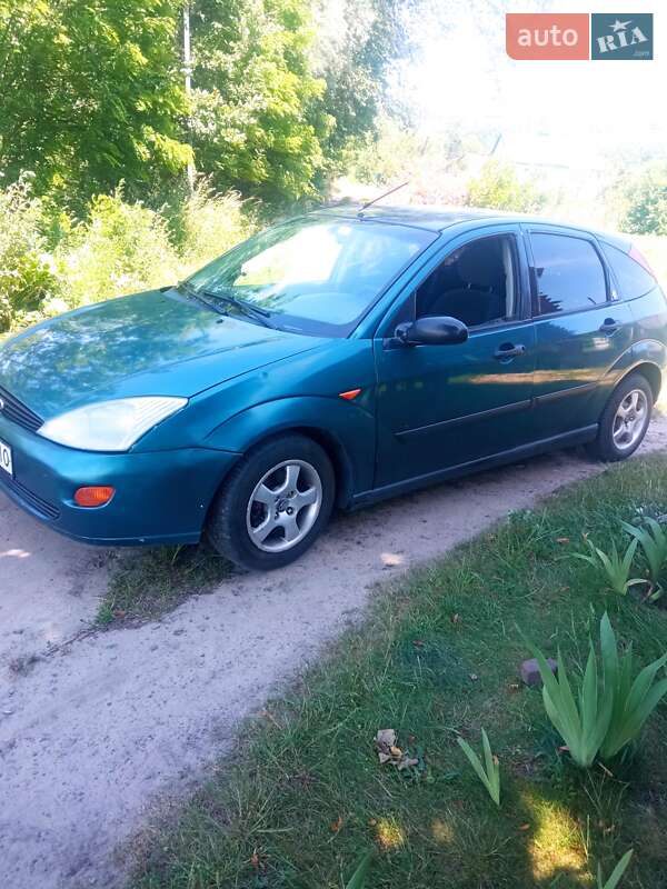 Хэтчбек Ford Focus 2000 в Жовкве