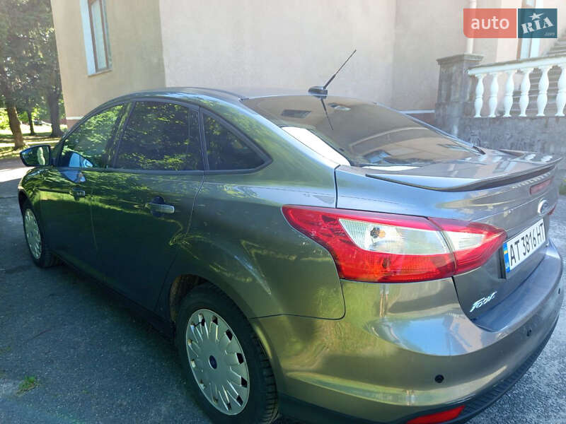 Седан Ford Focus 2011 в Долине