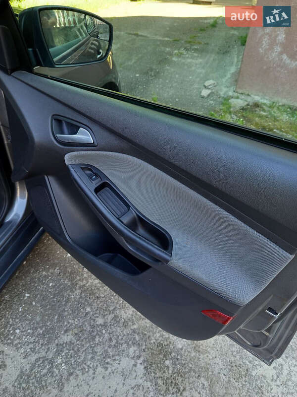 Седан Ford Focus 2011 в Долине