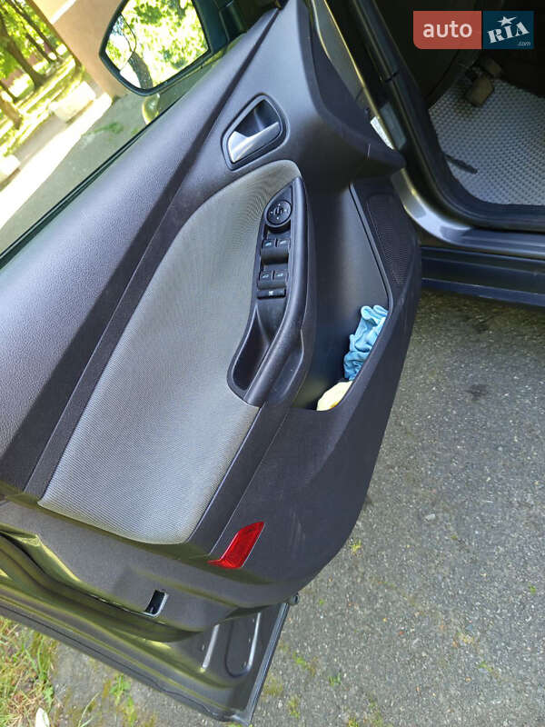 Седан Ford Focus 2011 в Долине