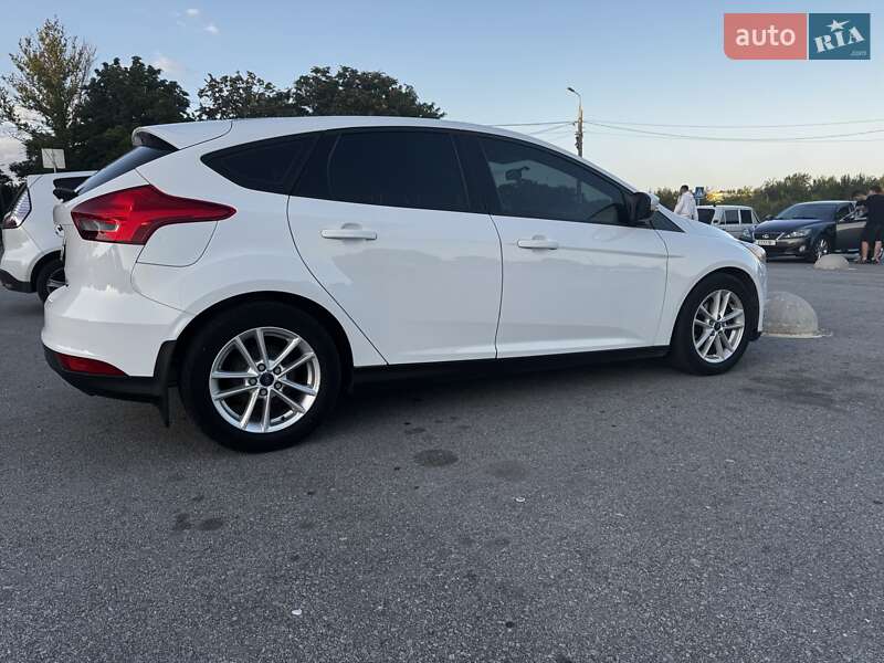 Хэтчбек Ford Focus 2015 в 