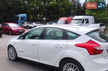 Хетчбек Ford Focus 2012 в 