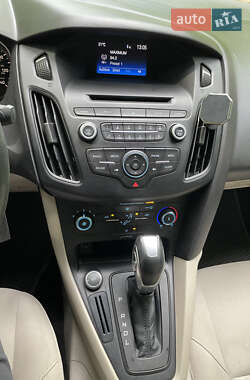 Седан Ford Focus 2015 в 