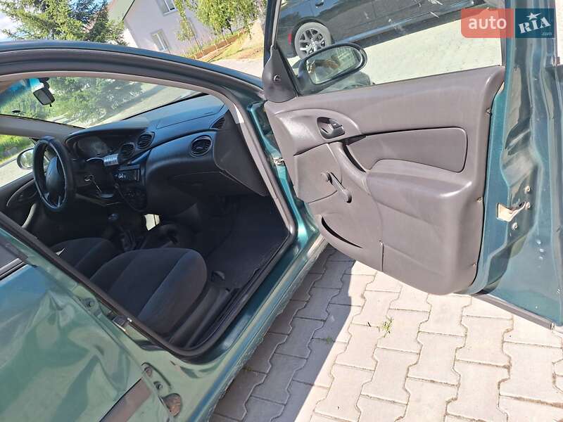 Седан Ford Focus 2002 в Черновцах