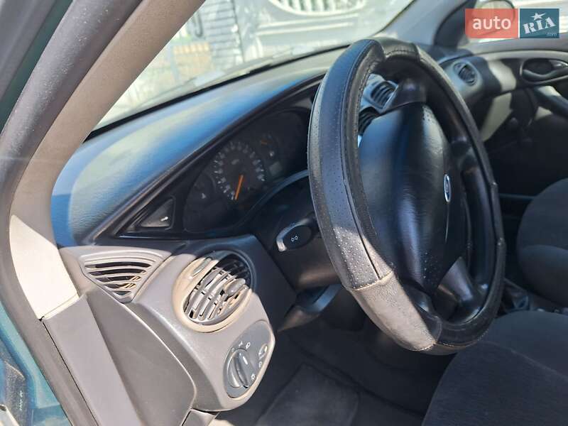 Седан Ford Focus 2002 в Черновцах