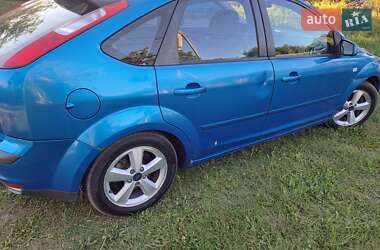 Хэтчбек Ford Focus 2004 в 