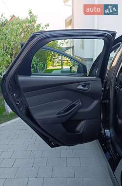 Хэтчбек Ford Focus 2015 в 