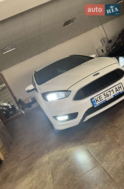 Хэтчбек Ford Focus 2015 в 