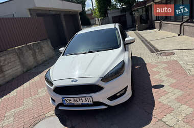 Хэтчбек Ford Focus 2015 в 