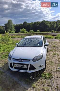 Хэтчбек Ford Focus 2013 в 