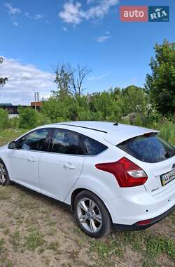 Хэтчбек Ford Focus 2013 в 
