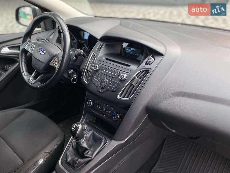 Хэтчбек Ford Focus 2015 в Киеве