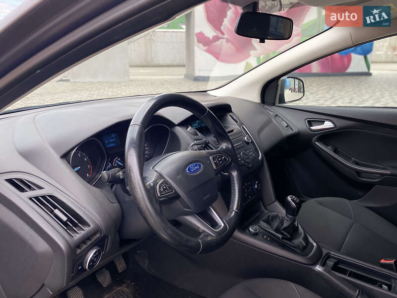 Хэтчбек Ford Focus 2015 в Киеве