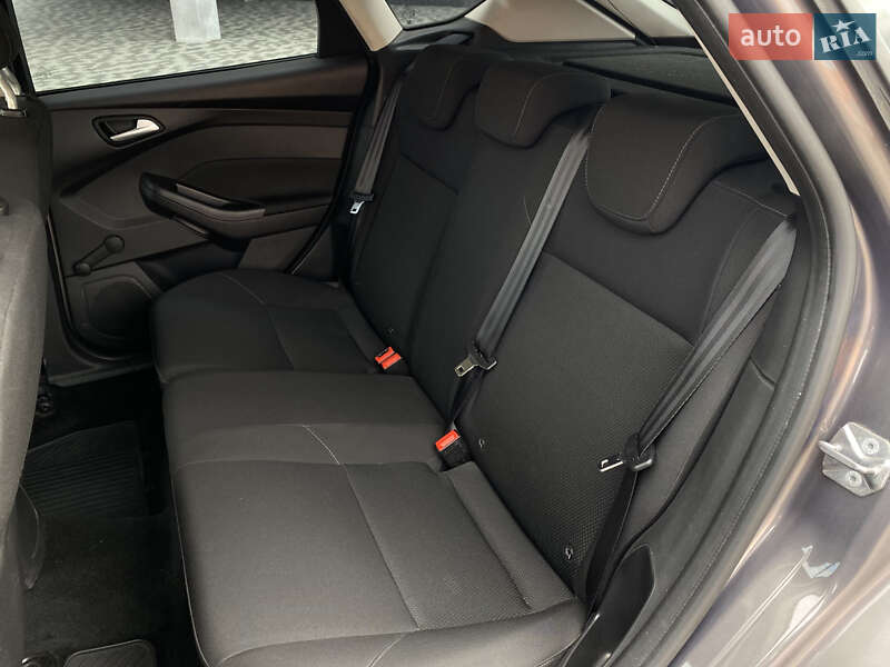 Хэтчбек Ford Focus 2015 в Киеве