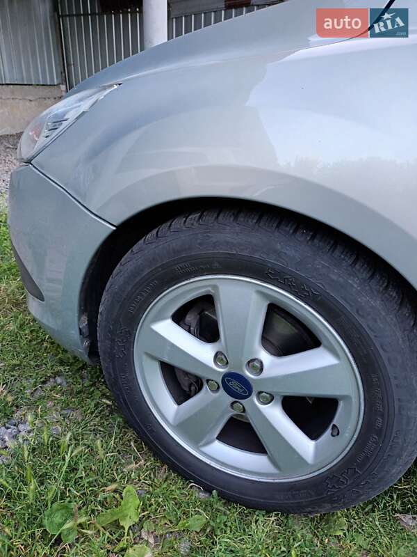Универсал Ford Focus 2010 в Обухове