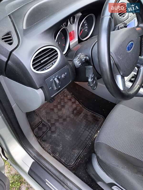 Универсал Ford Focus 2010 в Обухове