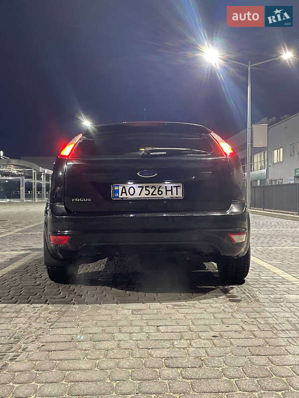 Хэтчбек Ford Focus 2010 в Мукачево