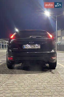 Хэтчбек Ford Focus 2010 в 