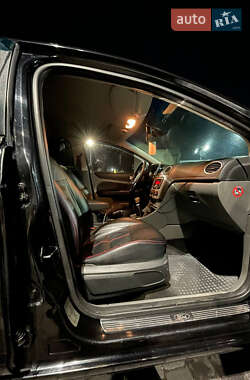 Хэтчбек Ford Focus 2010 в 