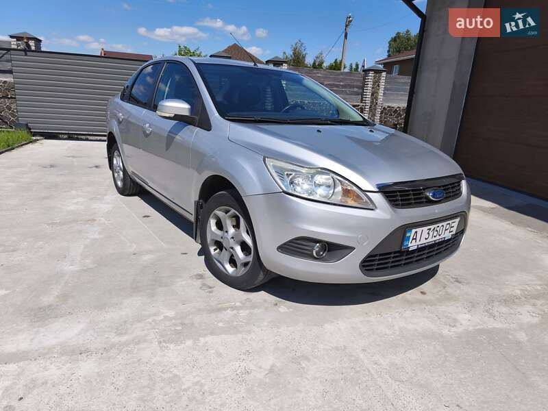 Седан Ford Focus 2010 в 