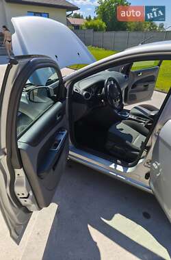 Седан Ford Focus 2010 в 