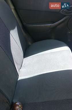 Хэтчбек Ford Focus 2000 в 
