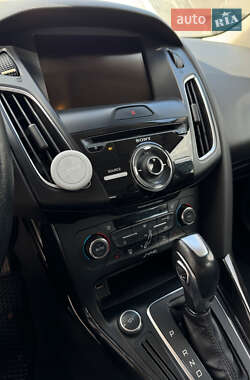 Хэтчбек Ford Focus 2015 в 