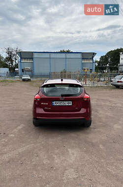 Хэтчбек Ford Focus 2015 в 