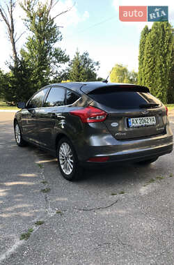 Хэтчбек Ford Focus 2015 в 