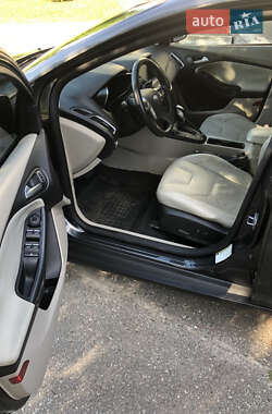 Хэтчбек Ford Focus 2015 в 