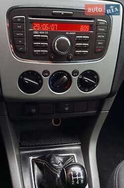 Хэтчбек Ford Focus 2007 в 