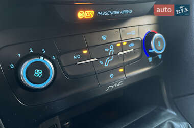Седан Ford Focus 2015 в 