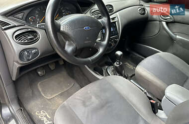 Хэтчбек Ford Focus 2002 в 