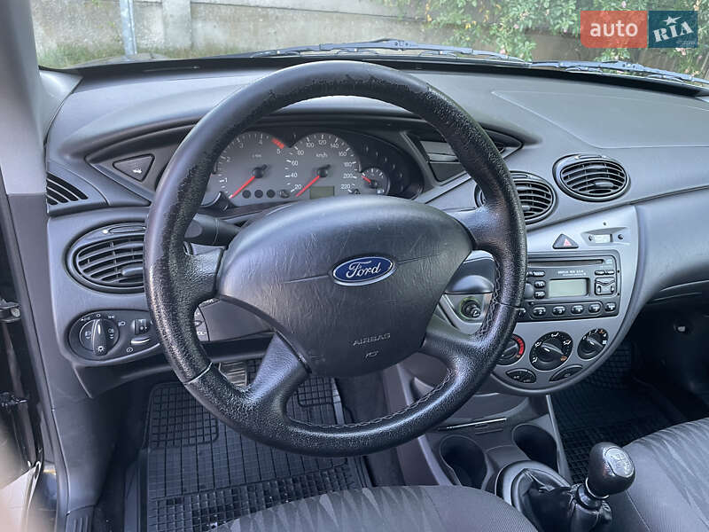 Хэтчбек Ford Focus 2003 в Стрые
