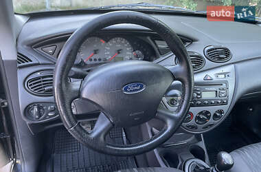 Хэтчбек Ford Focus 2003 в 