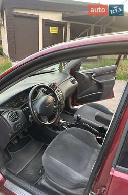 Хэтчбек Ford Focus 2003 в 