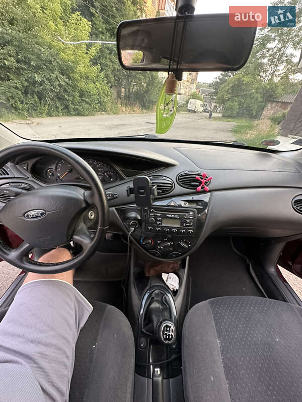 Хэтчбек Ford Focus 2003 в Черновцах