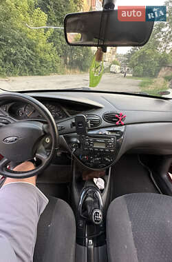 Хэтчбек Ford Focus 2003 в 