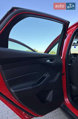 Седан Ford Focus 2015 в 