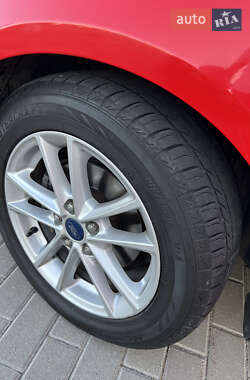 Седан Ford Focus 2015 в 