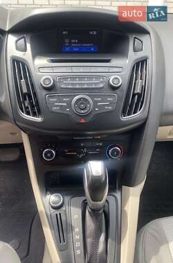 Хэтчбек Ford Focus 2015 в 