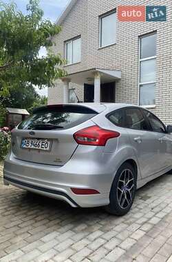 Хэтчбек Ford Focus 2015 в 