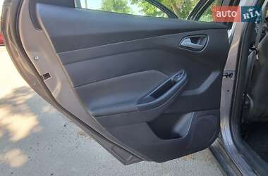 Хэтчбек Ford Focus 2015 в 
