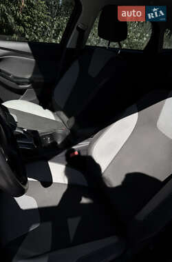 Хэтчбек Ford Focus 2012 в 