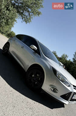 Хэтчбек Ford Focus 2012 в 