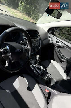 Хэтчбек Ford Focus 2012 в 
