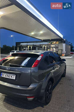 Хэтчбек Ford Focus 2005 в 