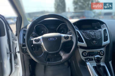Хэтчбек Ford Focus 2012 в 