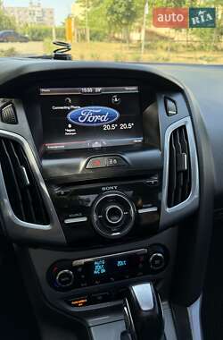 Хэтчбек Ford Focus 2013 в 